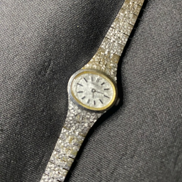 Vintage 1960s Women’s Seiko Watch Rainbow White Gold Tone 18mm Oval 2C20-5759 - Picture 2 of 6